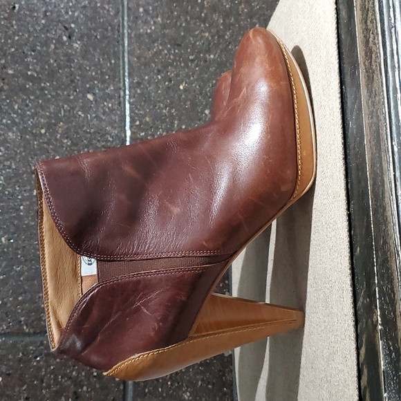 VINTAGE RETRO FOSSIL ALLISON BROWN TWO TONE HEELED BOOTS SIZE 8.5 LEATHER - Picture 2 of 15